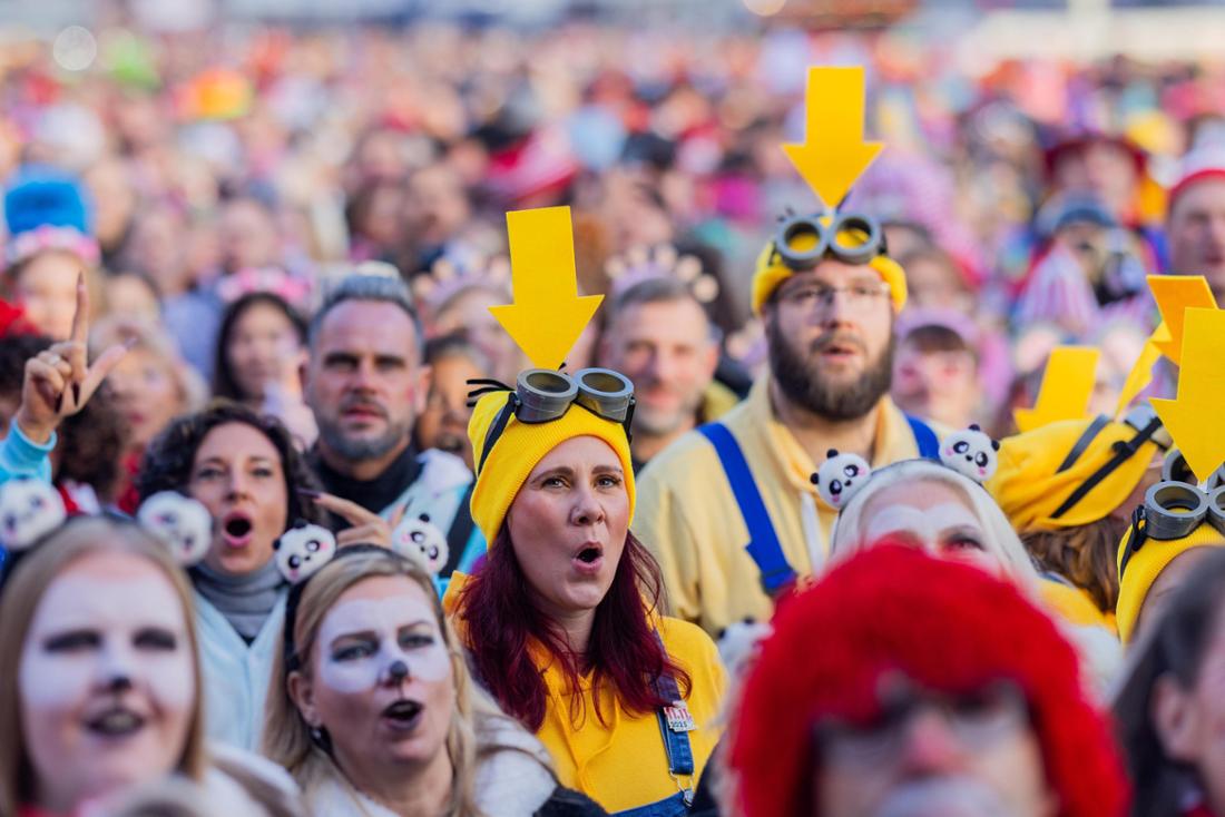 Beginn der Karnevalssession am Heumarkt, Köln