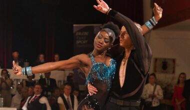 Spitzentanz und volle Ränge: Weihnachtstanzturnier in Limbach-Oberfrohna ausverkauft