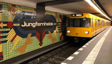 Bundeswehr trainiert in Berliner U-Bahnhof