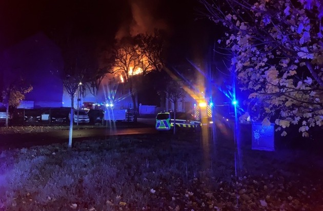 FW-GE: Vollbrand eines leerstehenden Gebäudes