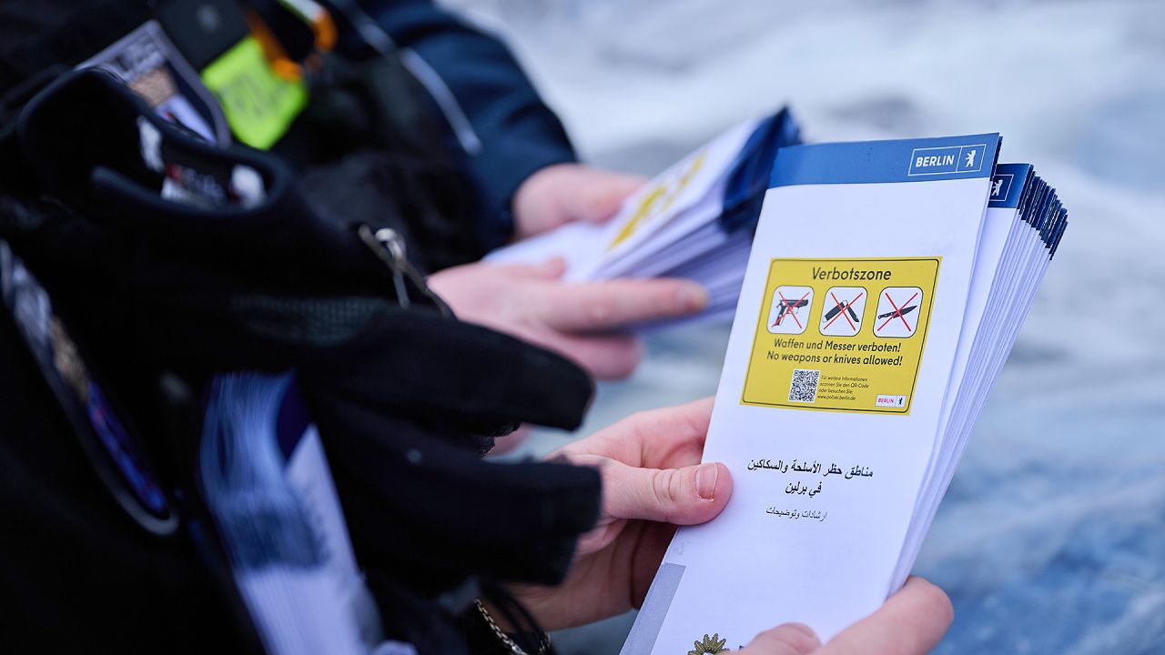 Waffenverbotszonen in Berlin und Potsdam enden vorerst