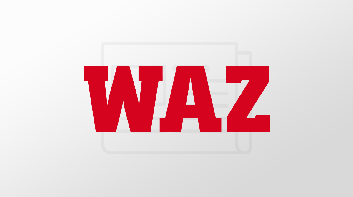 Zeuge Jean Pütz an der Reichsstraße in Bochum: Er wohnt in der Nähe und wollte gerade schlafen gehen, als er den Polizeieinsatz mit Martinshörnern hörte. Zeuge Jean Pütz aus Bochum an der Reichsstraße, wo ein Polizist auf ein Kind geschossen haben soll.