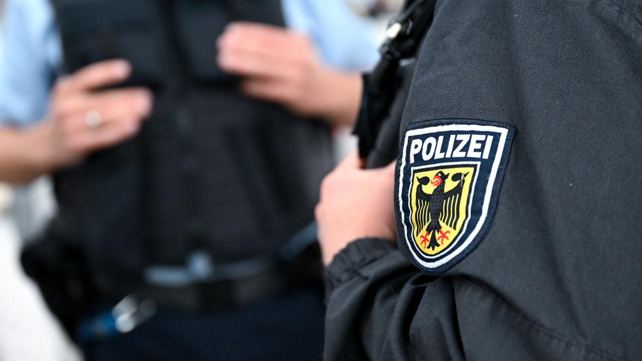 Bundespolizei beschlagnahmt 300 gefährliche Gegenstände an Bahnhöfen