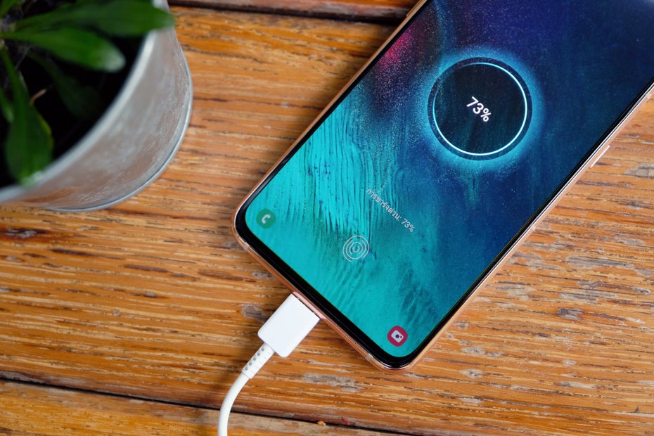 167 Tage Fast-Charging: Was mit deinem Smartphone-Akku wirklich passiert
