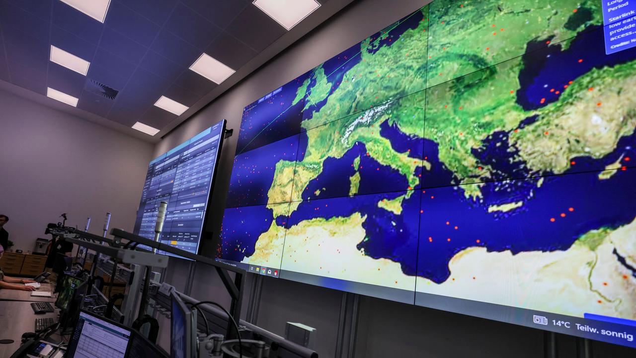 Verfolgungsjagden im All   | tagesschau.de