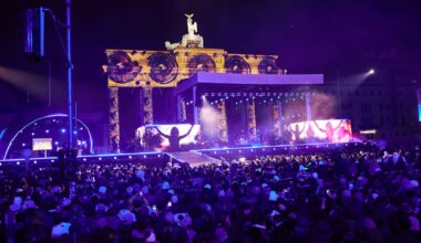 Berlin feiert Silvesterparty mit DJs und Feuerwerk am Brandenburger Tor