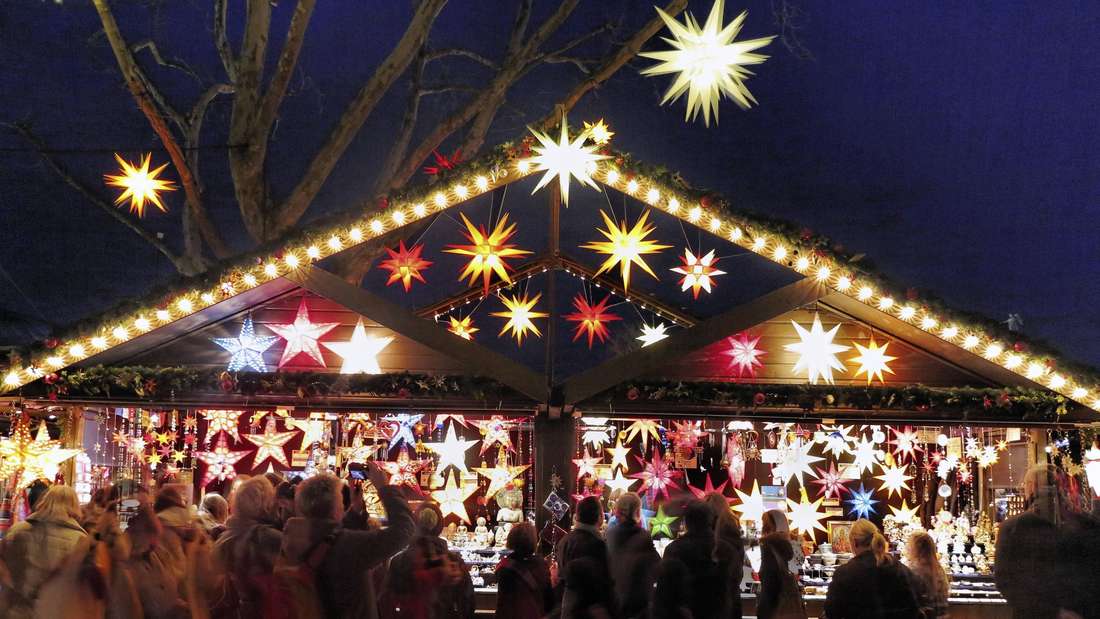 Romantisch, nostalgisch, historisch, ob am Wasser, auf der Burg oder in einer Höhle: In NRW gibt es eine Reihe von Weihnachtsmärkten – auch 2025. Wir zeigen eine Auswahl von elf besonderen.