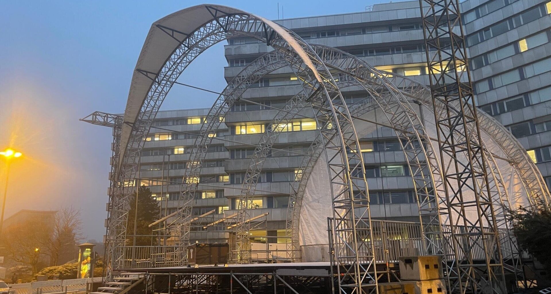 Zum Kulturhauptstadt-Finale: Mega-Bühne in Chemnitz steht