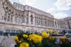 Das Parlamentsgebäude in Bukarest. In der rumänischen Hauptstadt lebt es sich als Auswanderer besonders kostengünstig.