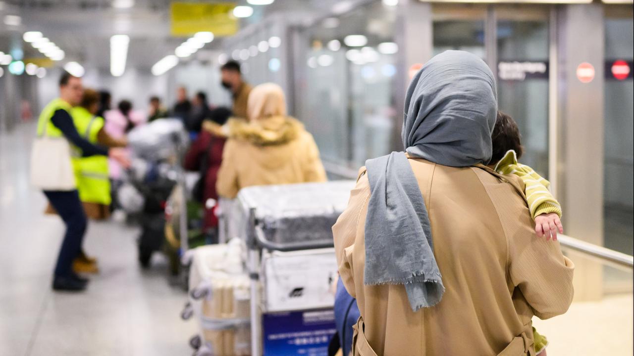 52 Afghanen mit Aufnahmezusage in Deutschland gelandet