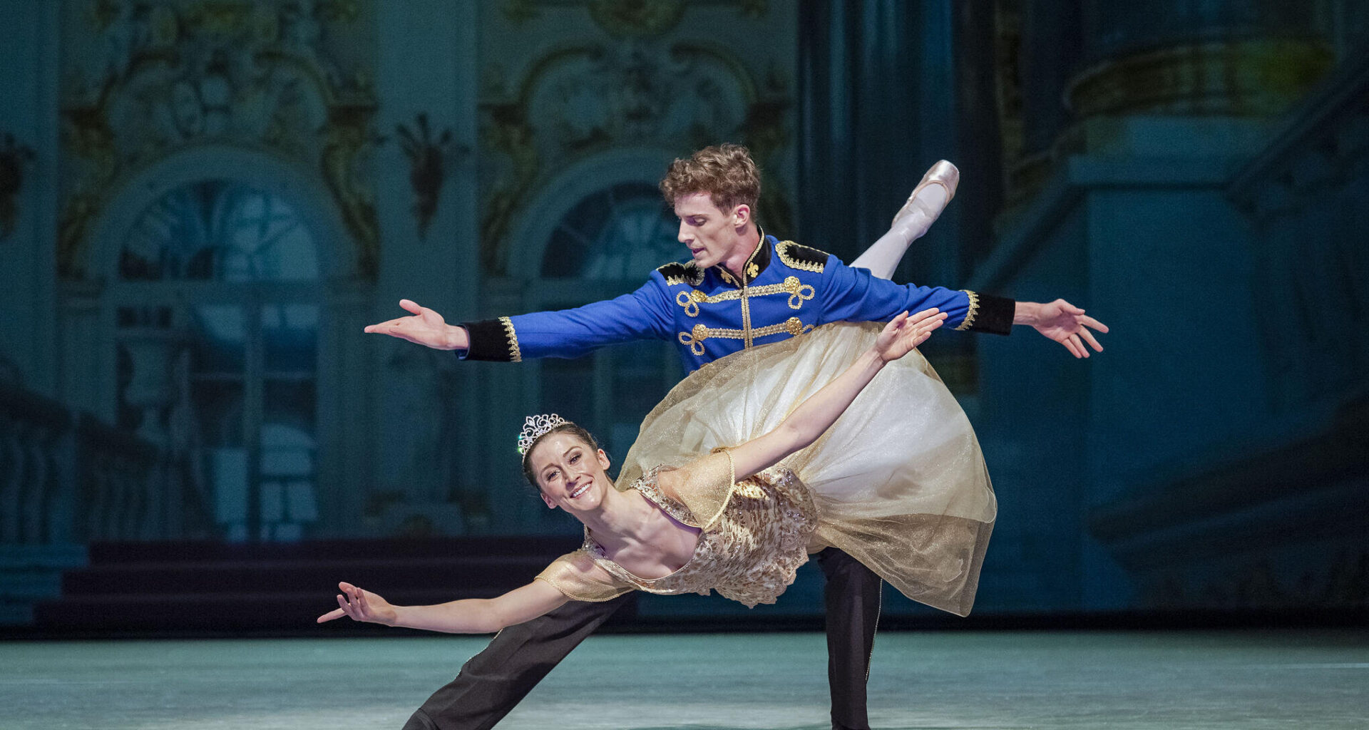 Nussknacker tanzt im Opernhaus in die Adventszeit