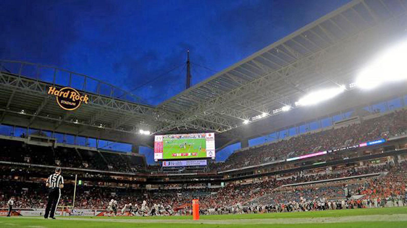 <strong>Miami: Hard Rock Stadium</strong><br>
                Kapazität: 65.326 <br>WM-Spiele: 7 (4 Gruppenspiele, 1x Runde der letzten 32, 1 Viertelfinale, Spiel um Platz 3)