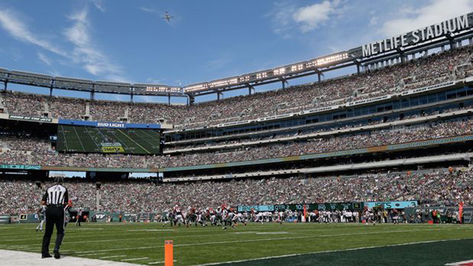 <strong>New York/New Jersey: MetLife Stadium</strong><br>
                Kapazität: 82.500 <br>WM-Spiele: 8 (5 Gruppenspiele, 1x Runde der letzten 32, 1 Achtelfinale, Finale)