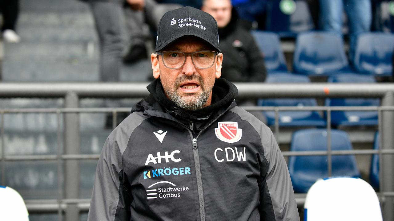 Energie Cottbus vor dem Spiel in Essen: Energie Cottbus vor dem Spiel in Essen: Später Anstoß macht Wollitz sauer