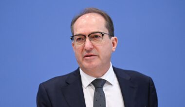 Dobrindt muss sich zu festsitzenden Afghanen vor Innenausschuss erklären