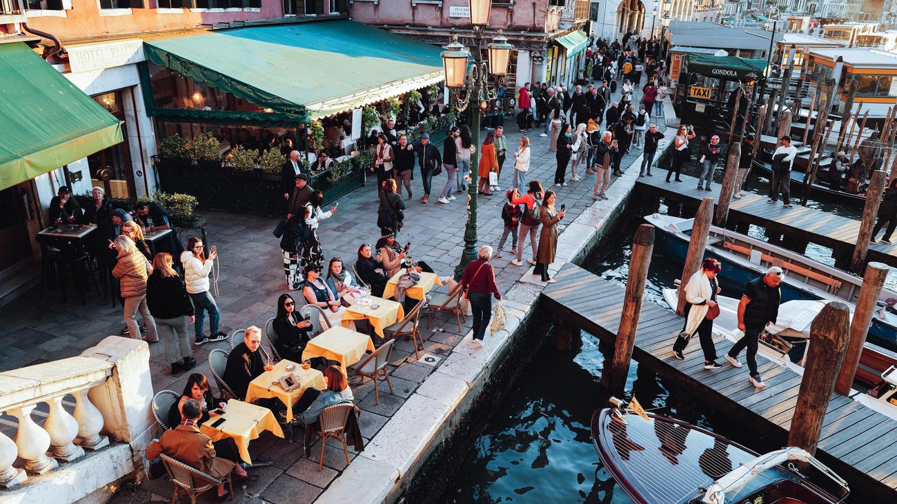 Staatsschulden: Moody's stuft Italiens Kreditwürdigkeit erstmals seit 23 Jahren hoch