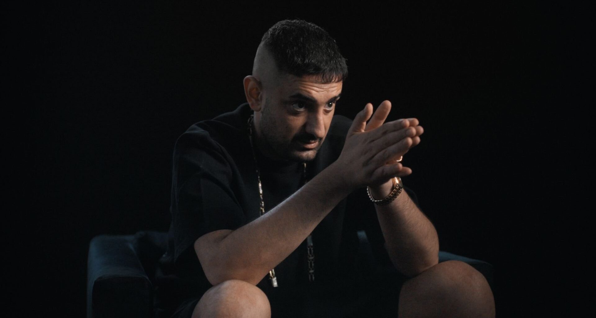 Rapper Haftbefehl in seiner Dokumentation "Babo – Die Haftbefehl-Story".