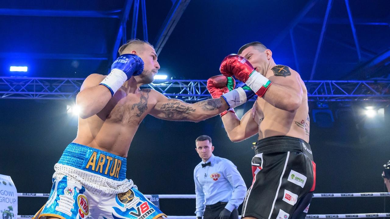 Boxen: Höchst umstrittener Titelgewinn von Artur Reis | Siege für Team Deutschland