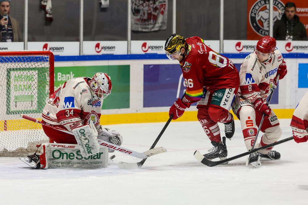 Landshut holt sich Derby-Sieg bei den Eisbären – Flaches Team „hätte clever spielen müssen“
