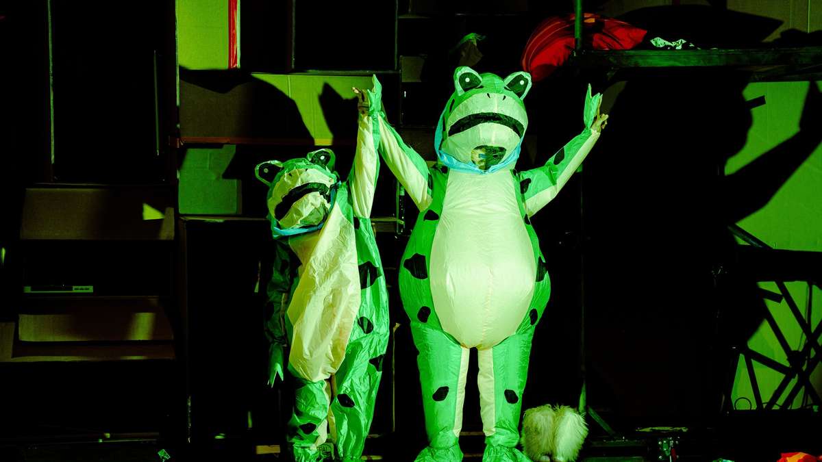 Staatstheater Wiesbaden zeigt "Entrückt" über Verschwörungserzählungen