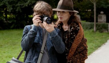 Bild zum Film: Und dann steht einer auf und öffnet das Fenster, Quelle: rbb/Degeto/Nadja Klier