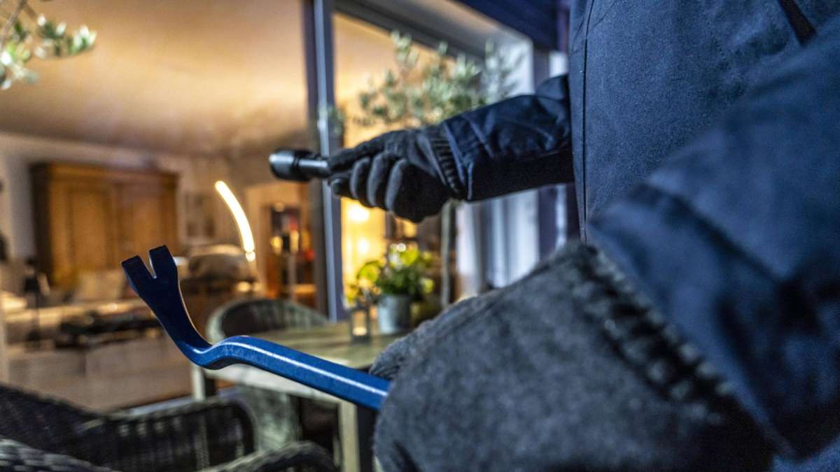 Einbrecher in Stuttgart unterwegs: Unbekannte brechen in mehrere Wohnungen ein - Zeugen gesucht