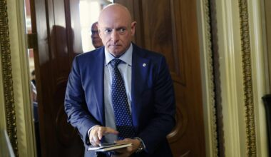 Trump-Regierung: US-Verteidigungsministerium droht Demokrat Mark Kelly mit Strafe