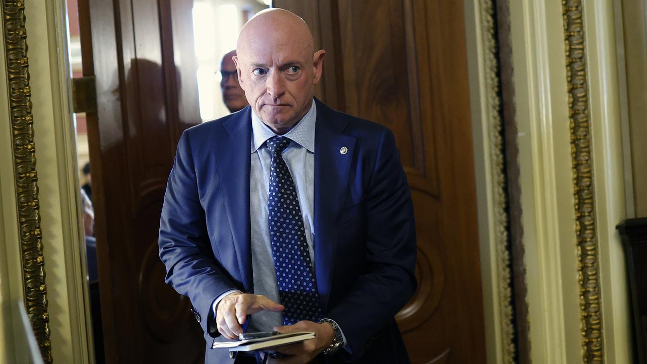 Trump-Regierung: US-Verteidigungsministerium droht Demokrat Mark Kelly mit Strafe