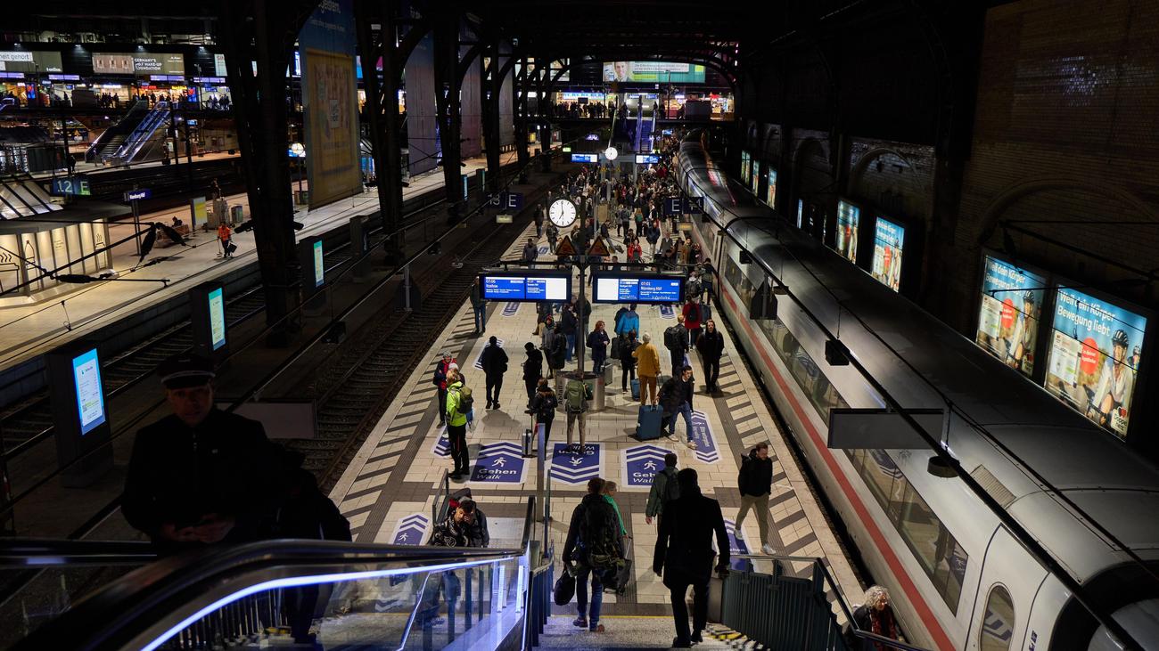 Elbvertiefung: Der tägliche Newsletter aus Hamburg: Nichts wie weg, aber wie, und wohin? Eine Nacht im Hauptbahnhof