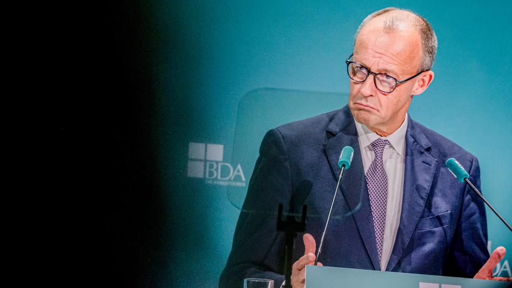 Arbeitgebertag in Berlin: Bundeskanzler Friedrich Merz muss beim Arbeitgebertag um seine Koalition kämpfen.