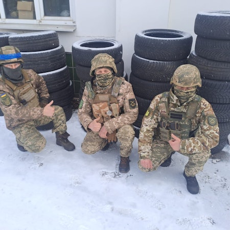 Der Verein „Sankt Augustin and Friends hilft“ unterstützt die Menschen in der Ukraine. Dazu gehören auch Reifenspenden für die Truppen an der Front.