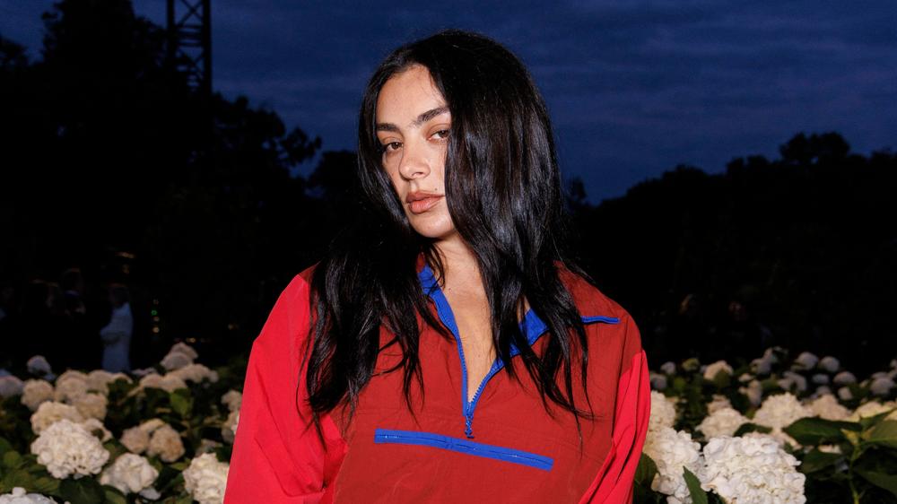 Charli xcx: Erzählt vom Leben als Popstar: Charli xcx, 33