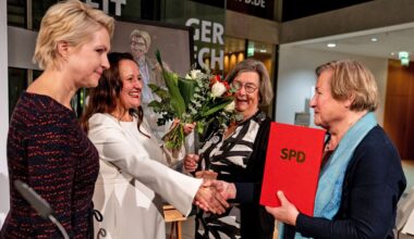 Potsdamer "Omas gegen Rechts" mit Regine-Hildebrandt-Preis geehrt