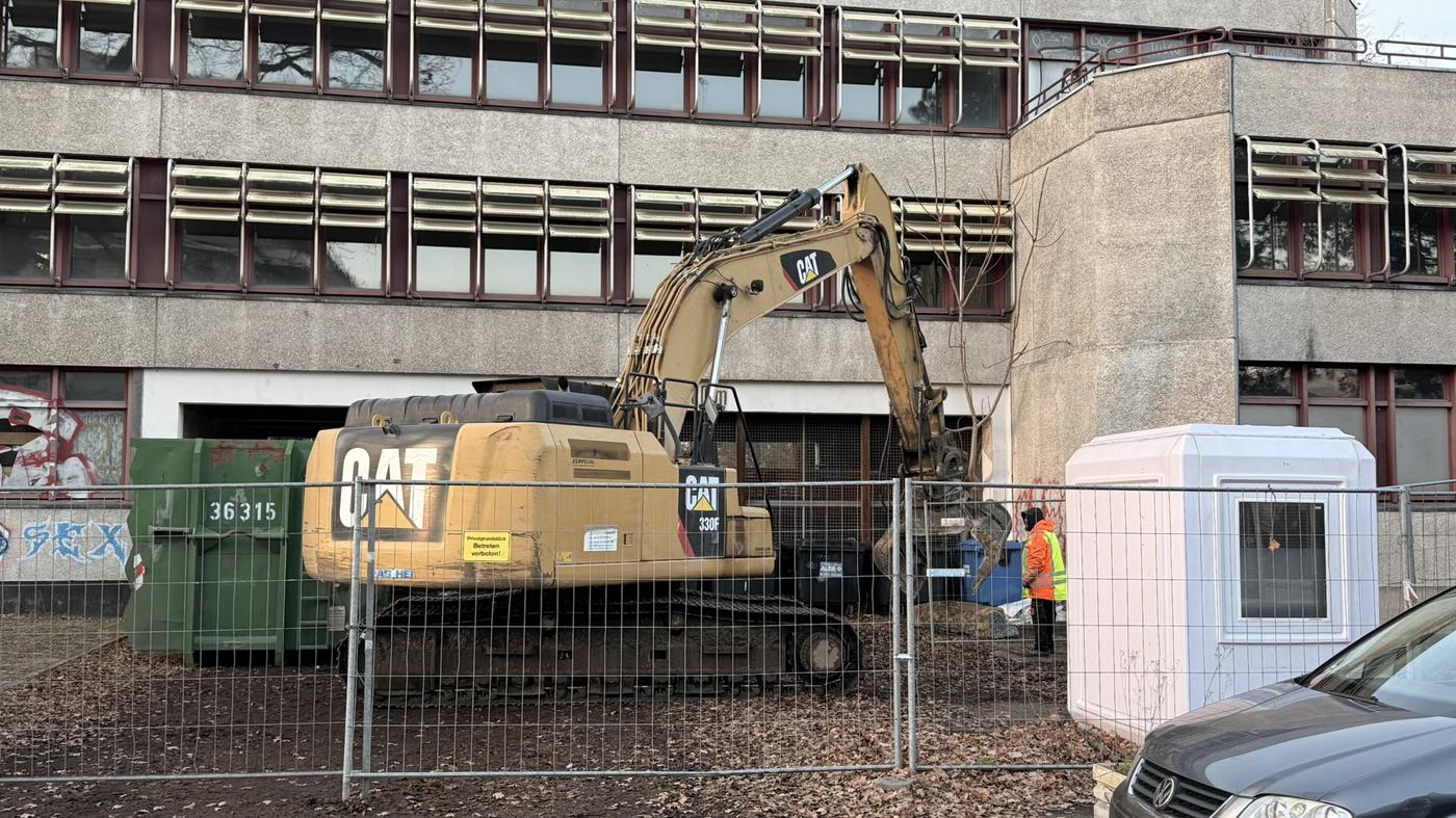 Abriss des früheren Berliner Erlebnisbads SEZ hat begonnen
