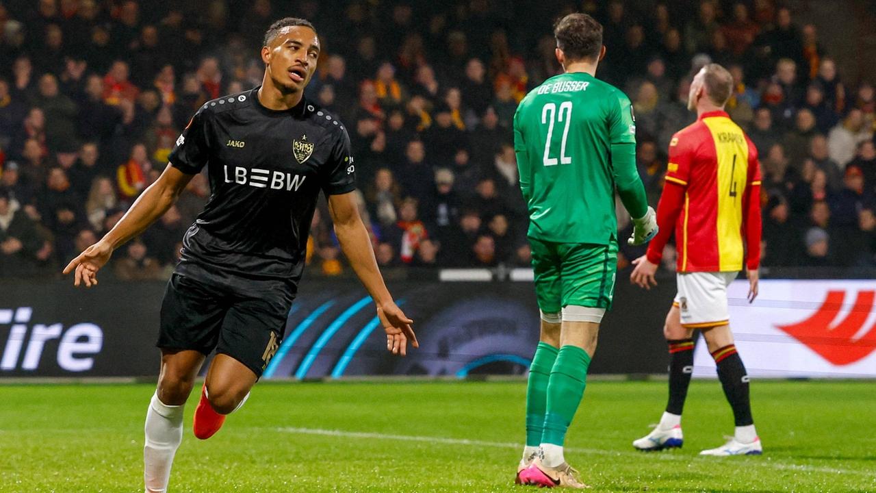 Europa League: VfB Stuttgart dominiert hitziges Duell in Deventer