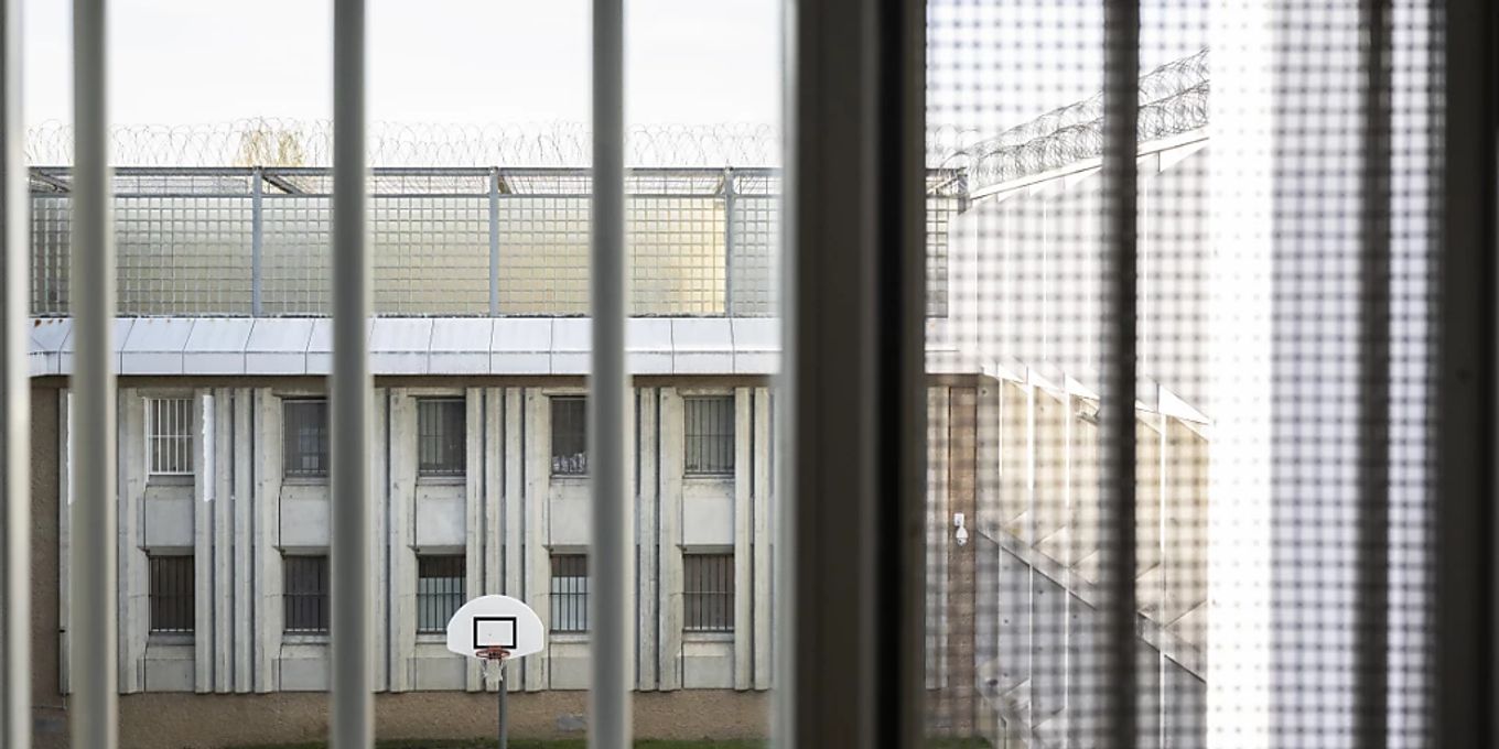 Häftlingen in Frankreich gelingt Flucht mit Säge und Laken