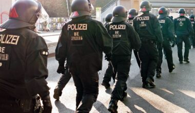 Polizei bereitet sich auf Großeinsatz bei rechtsextremer Demo in Berlin vor