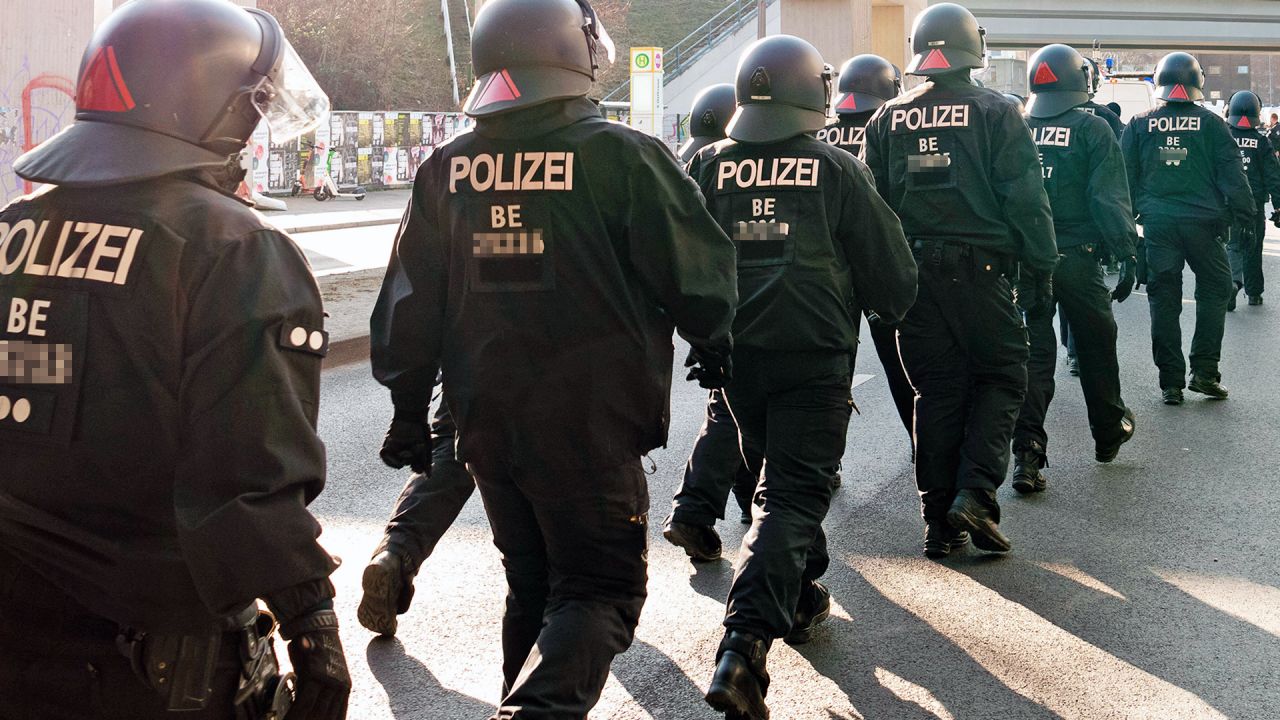 Polizei bereitet sich auf Großeinsatz bei rechtsextremer Demo in Berlin vor
