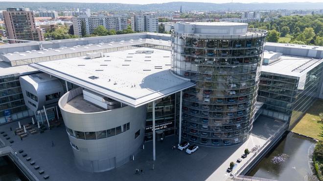 Dresdner VW-Werk: In der Gläsernen Manufaktur von Volkswagen in Dresden könnte ein Innovationscampus entstehen. (Archivbild)