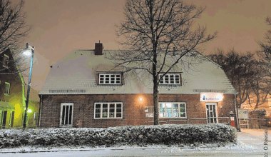 Kulturladen Leuchtturm in Kiel-Friedrichsort lädt zu Veranstaltungen ein: Adventsmarkt, Musical für Kinder, Auftritt Band "Luck up" und Weihnachtsliedersingen.