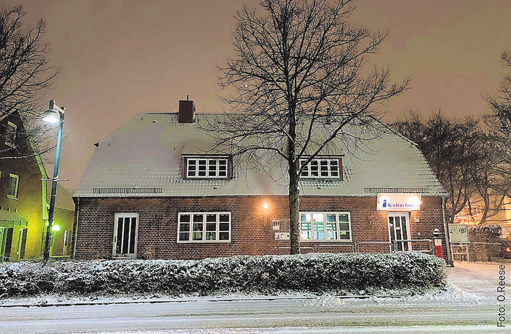 Kulturladen Leuchtturm in Kiel-Friedrichsort lädt zu Veranstaltungen ein: Adventsmarkt, Musical für Kinder, Auftritt Band "Luck up" und Weihnachtsliedersingen.