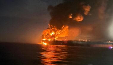 Mutmaßliche Schattenflotten-Tanker geraten vor türkischer Küste in Brand