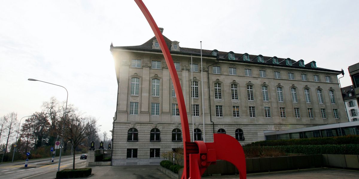 Zürich: «Grosse Giraffe» von Bernhard Luginbühl soll verkauft werden