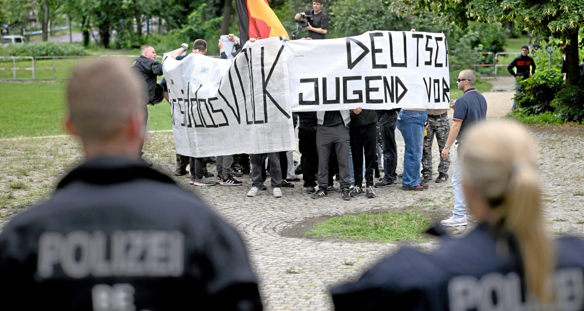 Extrem Rechte – Neonazis in Berlin: Von der Clique zur Partei