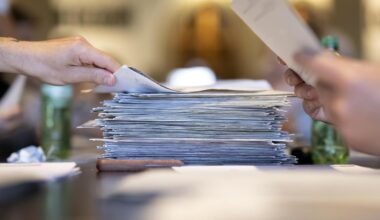 Volksentscheide: Schweizer lehnen Erbschaftsteuer für Superreiche und Dienstpflicht ab