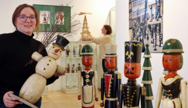 Historische Pyramidenfiguren in der Weihnachtsausstellung