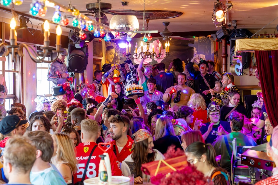 11.11. in Köln: „Karneval ist Ventil“ - Volle Südstadt-Kneipen