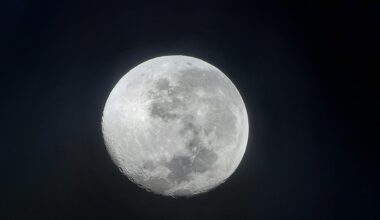 Aufnahme vom leuchtenden Vollmond