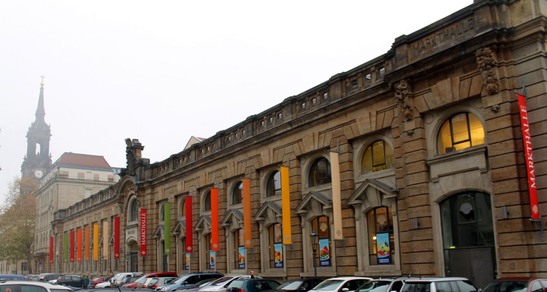 Die Markthalle an der Hauptstraße - Foto: J. Korczysnki