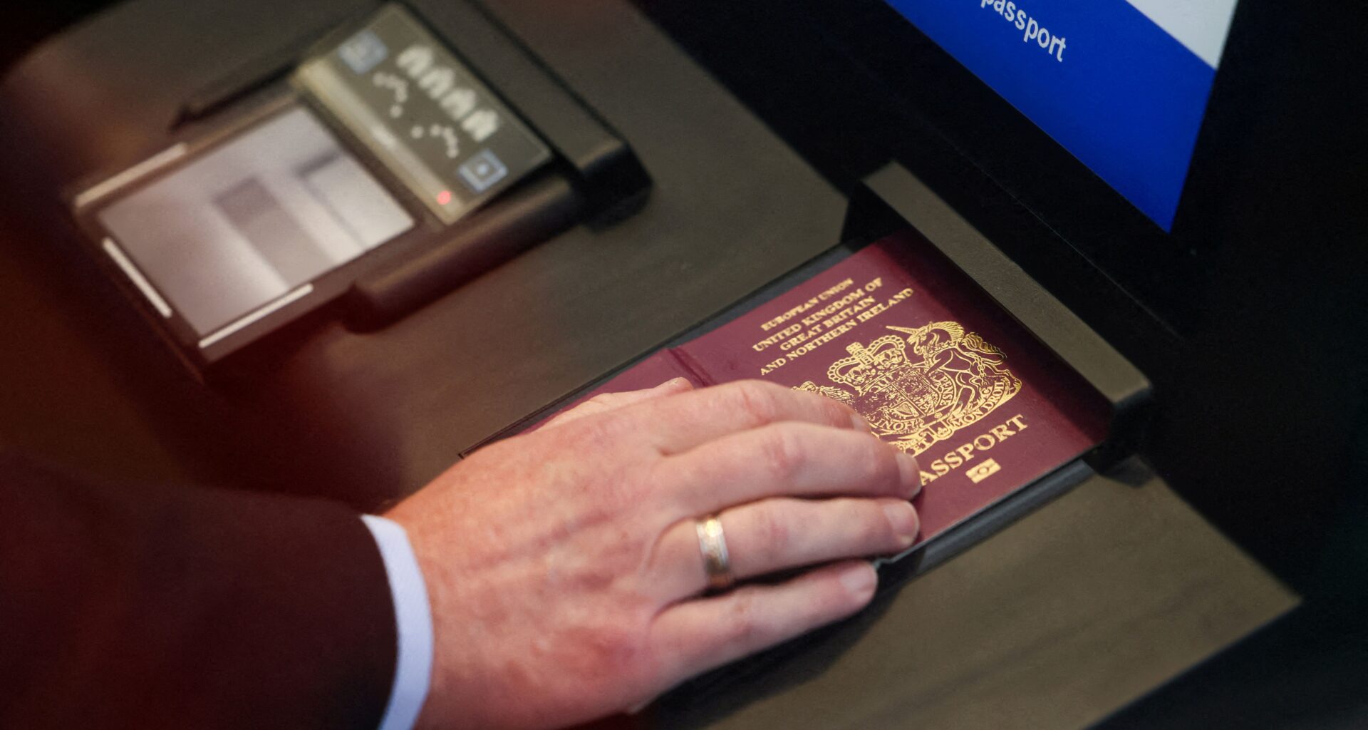 Großbritanniens Hafen Dover verschiebt neue EU-Grenzkontrollen für Touristenverkehr